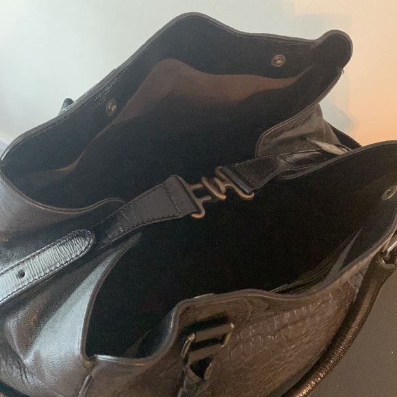 Fendi black leather bag used great condition beautiful leather. - Picture 9 of 16